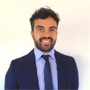 Consulente finanziario abilitato ocf impartisce lezioni sulla pianificazione finanziaria e gestione patrimoniale